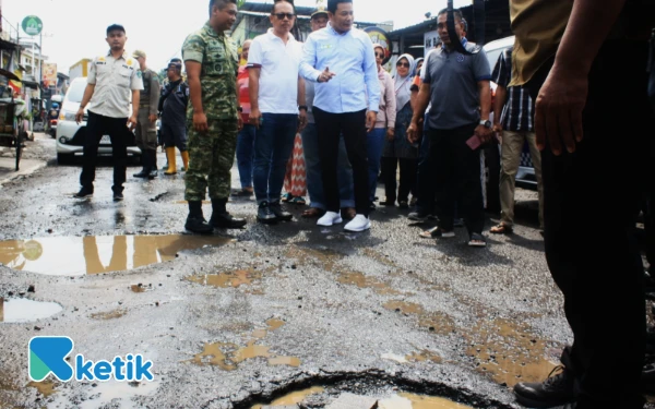 Thumbnail Berita - Jalan Bluru Kidul Mau Dibeton, tapi Banyak Bangunan Menjorok ke Jalan