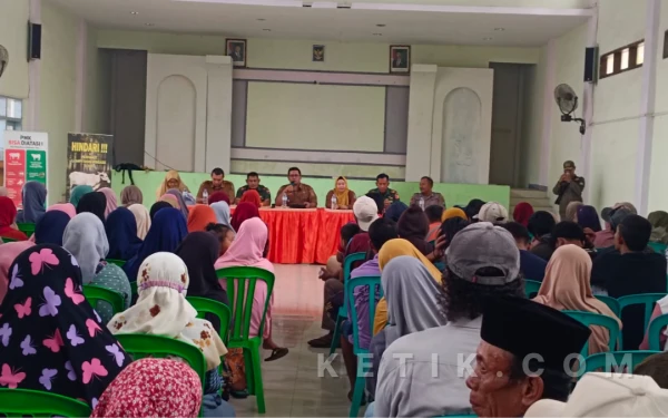 Thumbnail Berita - Camat Asembagus Sosalisasi Pra Penyaluran Bantuan Kerohiman dari Menhan RI