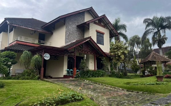 Thumbnail Berita - Hati-Hati Zonk! Kenali 5 Ciri Mafia Vila Palsu Biar Libur Nataru Enggak Berakhir Drama Air Mata