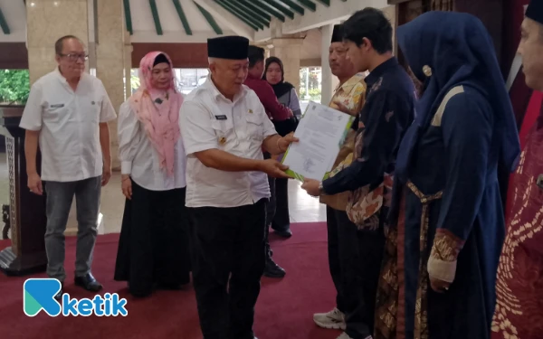 Thumbnail Berita - 35 SPPG Kantongi SLHS, Bupati Malang Tegaskan MBG Harus Aman Konsumsi