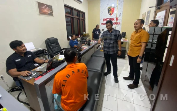 Diduga Dendam Masa Lalu, Seorang Kepala Sekolah di Situbondo Dibacok