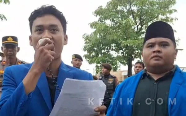 Thumbnail Berita - Buntut Agresi Militer, PMII Jatim Demo di Konjen AS Surabaya Desak Deportasi WNA Amerika