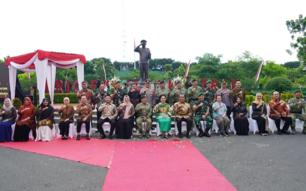 Thumbnail Berita - Dikenang Sebagai Bapak Kostrad, Monumen Jendral Soeharto Berdiri Megah di Markas Brigif 6/TSB