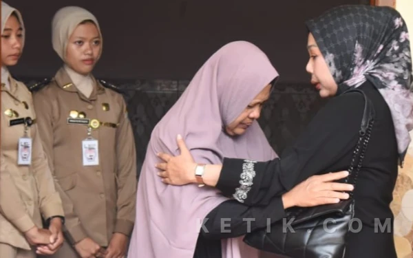Thumbnail Berita - Dua Praja IPDN Tewas Terlindas Truk, Bupati Subandi Beri Dukungan Moral untuk Camat Anwar