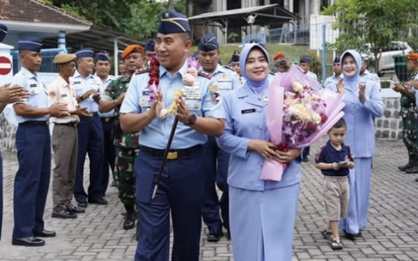 Thumbnail Berita - Dansatradar 405 Ploso Berganti, Ini Sosok Komandan Baru Letkol Lek Bayu Ardiansyah