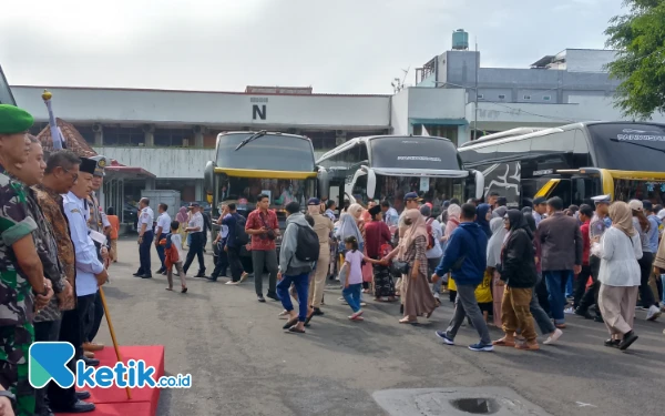 Thumbnail Berita - Diberangkatkan Bupati Malang, 365 Orang Ikuti Mudik Gratis