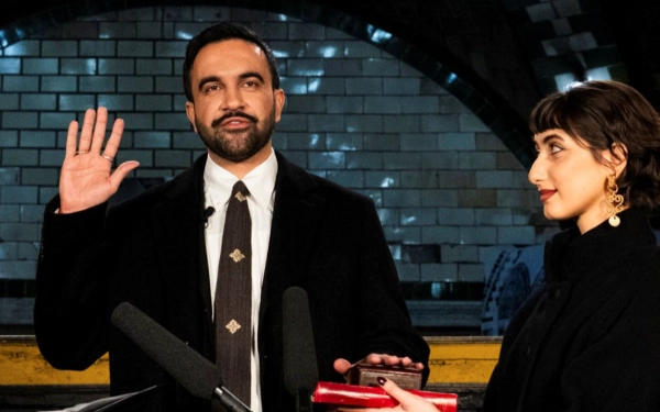 Thumbnail Berita - Zohran Mamdani Resmi Dilantik Sederhana di Stasiun Bawah Tanah New York