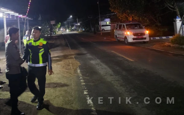 Thumbnail Berita - Hilang Kendali Usai Hantam Jalan Berlubang, Pemotor Pacitan Tewas saat Malam Takbiran