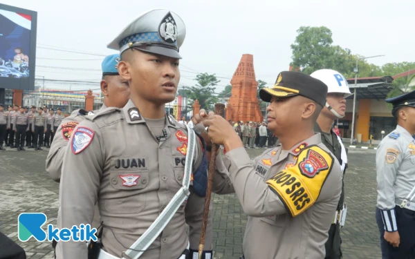 Thumbnail Berita - Polres Mojokerto Gelar Apel Pasukan Operasi Lilin Semeru 2025 Jelang Nataru, Libatkan Lintas Instansi