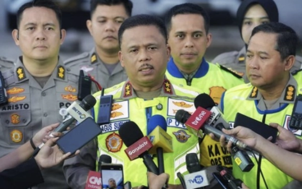 Thumbnail Berita - Arus Balik Dimulai, Polri Mulai Berlakukan One Way Nasional Pukul 14.00 WIB