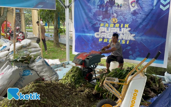 Thumbnail Berita - Dari Gulma Jadi Berkah, Ditpolairud Sumsel Ubah Eceng Gondok Jadi Pupuk Organik