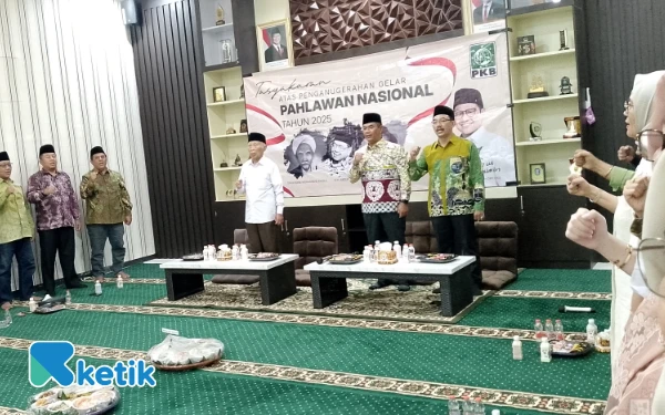 Thumbnail Berita - Diikuti Lintas Partai, Fraksi PKB DPRD Kabupaten Malang Tasyakuran 3 Tokoh Jatim Jadi Pahlawan Nasional