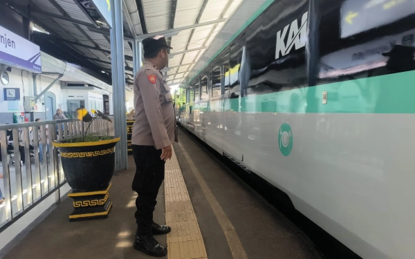 Thumbnail Berita - Libur Nataru Aman, Polres Malang Kerahkan Kekuatan Penuh Jaga Stasiun dan Terminal