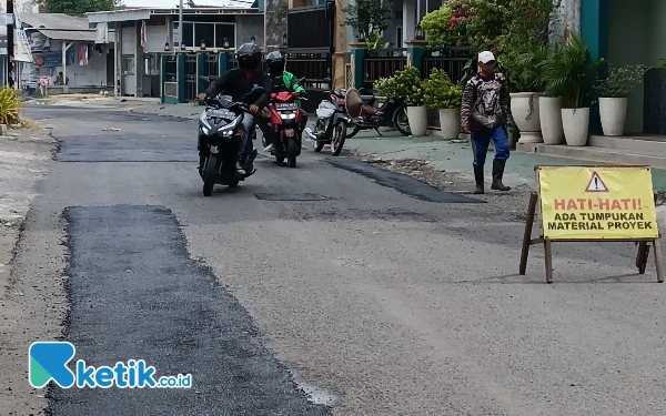 Thumbnail Berita - Dinas Bina Marga Sidoarjo Terus Kebut Perbaikan Jalan Rusak