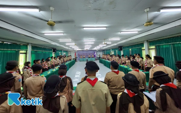 Thumbnail Berita - Kakwarda Pramuka Jatim Hentikan Pidato Demi Indonesia Raya! Momen Patriotisme yang Bikin Merinding