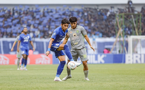 Aji Santoso Soroti Lini Belakang yang Terlalu Andalkan Wasit