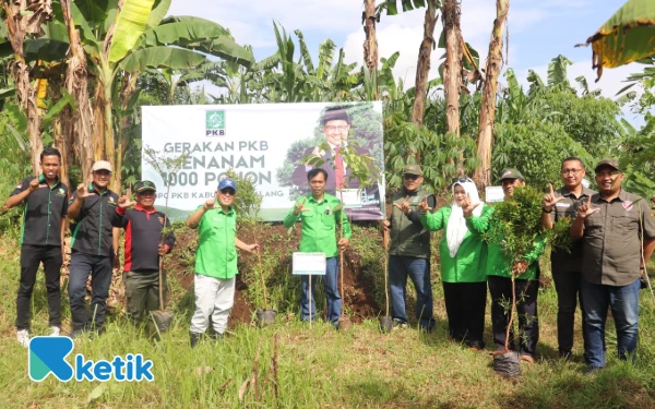 Thumbnail Berita - Tanam Seribu Pohon! Bukti DPC PKB Kabupaten Malang Gercep Selamatkan Lingkungan