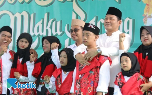 Thumbnail Berita - Ribuan Santri Mlaku Bareng; Bupati Subandi Ajak Saling Menguatkan demi Bangun Sidoarjo