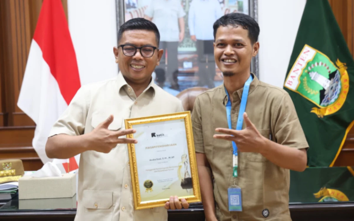 Thumbnail Berita - Gubernur Banten Andra Soni Terima Penghargaan Ketik.com, Dinilai Dorong Pembangunan Berkelanjutan