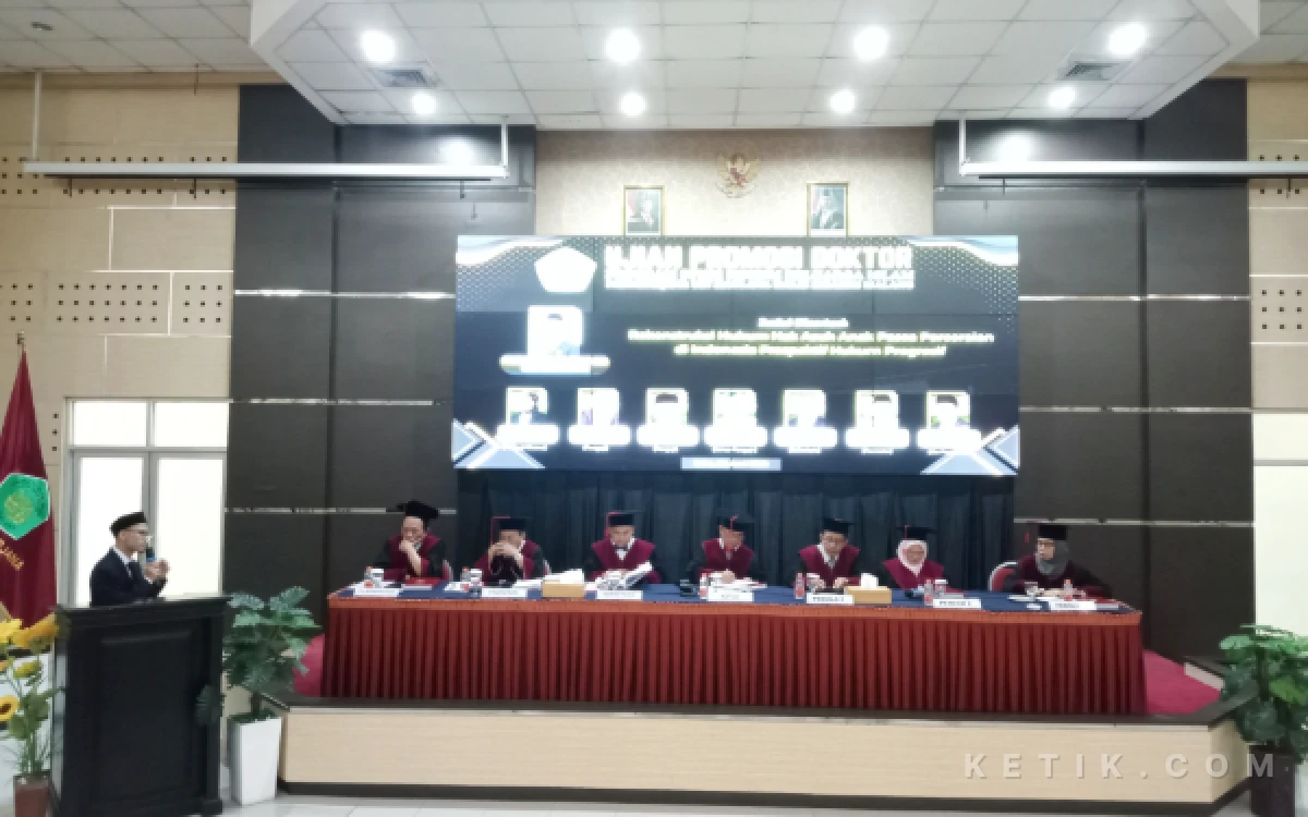 Foto Ujian Promosi Doktor berjalan penuh khidmat dan melahirkan doktor muda dengan wawasan mendalam. (Foto: Aliyah/Ketik.com)
