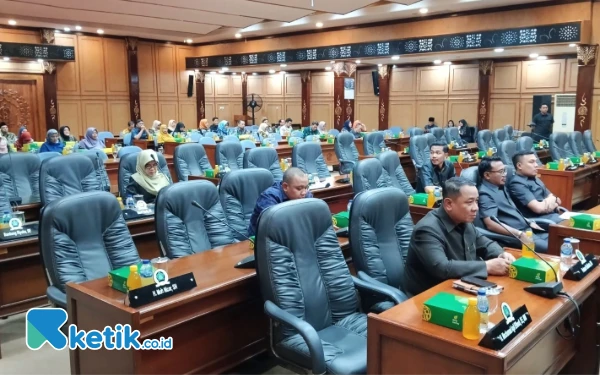 Plt Bupati Subandi Datang, Rapat Paripurna DPRD Sidoarjo Hanya Dihadiri 10 Anggota Dewan