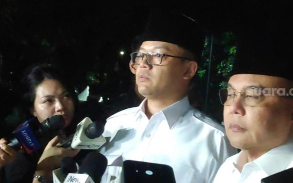 Thumbnail Berita - Ironi di HUT Gerindra: Spanduk UMKM Dibersihkan atas Perintah Prabowo, Bendera Partai Dibiarkan