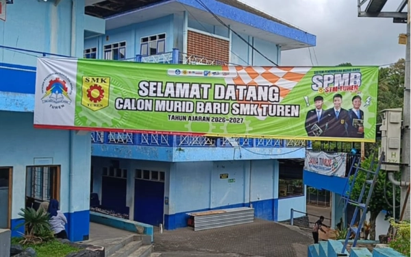 Thumbnail Berita - Konflik Dualisme Yayasan, Ribuan Siswa SMK Turen di Kabupaten Malang Diliburkan