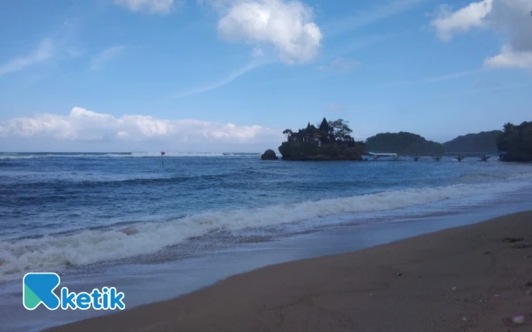 Thumbnail Berita - Kunjungan Wisata Pantai Balekambang Malang Anjlok 50 Persen, Ini Penyebabnya