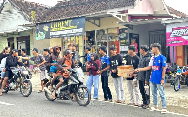 Thumbnail Berita - KSR Chapter Donomulyo di Kabupaten Malang Resmi Terbentuk, Awali dengan Bagi 650 Paket Takjil