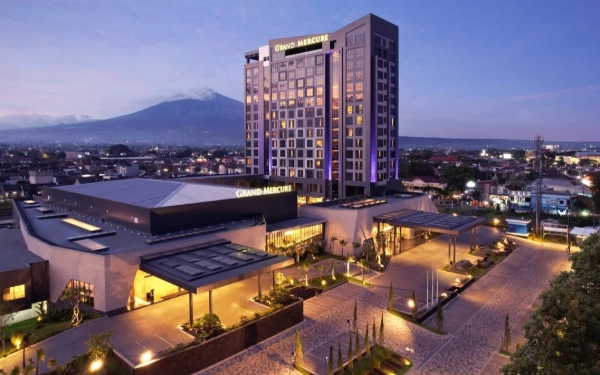 Thumbnail Berita - Tiba di Malang, Presiden Prabowo Bermalam di Grand Mercure Malang Mirama Sebelum Hadiri Puncak 1 Abad NU di Gajayana