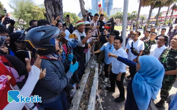 Thumbnail Berita - Pesan Khofifah-Emil ke Warga Jatim: Saling Jaga Ya!
