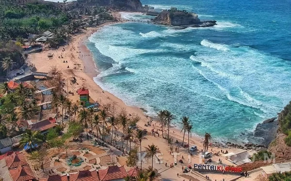 Thumbnail Berita - Pantai Klayar Pacitan Wajib Dikunjungi saat Libur Lebaran, Ini Sederet Fasilitas yang Dapat Dinikmati