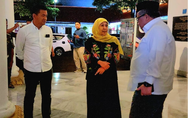 Thumbnail Berita - Ke Grahadi, Fahri Hamzah Puji Kinerja Khofifah Hingga Nostalgia Jubir MPR '98