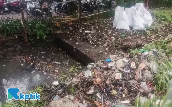 Thumbnail Berita - Banjir di Depan Lippo Plaza Sidoarjo Meresahkan, Ini Solusi Mengatasinya