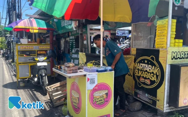 Thumbnail Berita - Omzet Tembus Rp1 Juta/Hari! Kisah Sukses Pukis Abadi Kebumen Taklukkan Lidah Mahasiswa di Malang