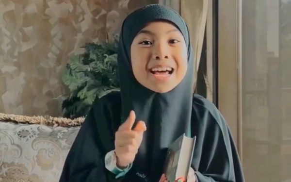 Thumbnail Berita - Hafizah Cilik Asal Malang Aisyah Al-Rumy Juara Dua  di Dubai International Holy Quran Award 2026