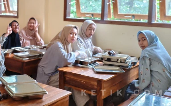 Thumbnail Berita - Ganti Menu-Pola Distribusi, MBG di Pacitan Tetap Jalan saat Puasa Ramadan