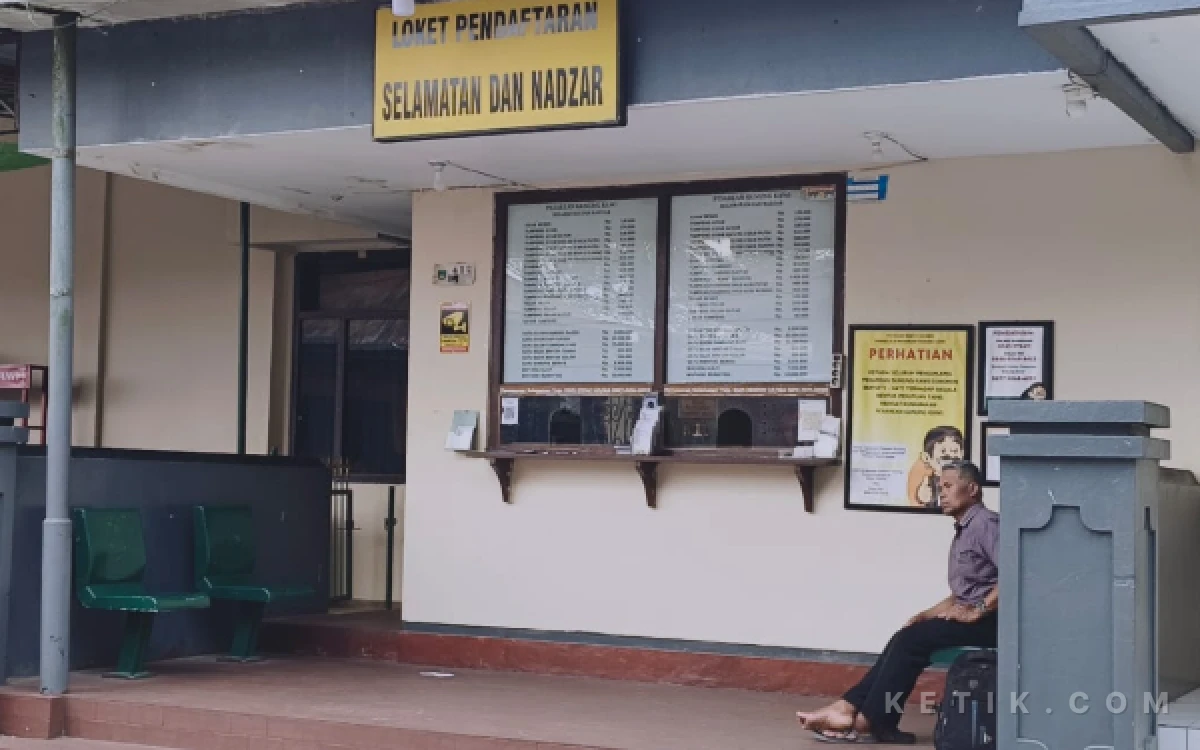 Foto Loket pendaftaran selamatan dan nadzar di Pesarean Gunung Kawi. (Foto: Dendy/Ketik.com)