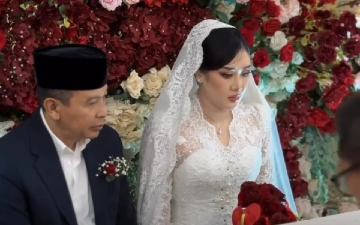 Thumbnail Berita - Bikin Publik Penasaran, Siapa Wanita Anggun Resmi Dipersunting Wali Kota Malang Wahyu Hidayat?
