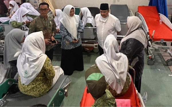 Thumbnail Berita - Gercep! Pemkab Malang Biayai Perawatan Pelajar dan Guru MTs Al Khalifah Diduga Keracunan MBG