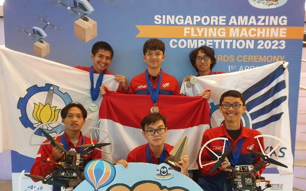 Robot Terbang ITS Boyong Tiga Juara di SAFMC Singapura