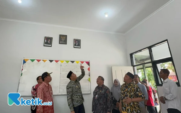 Sidak SDN Sidomojo, Plt Bupati Subandi Minta Perbaikan Sekolah Lebih Baik Lagi