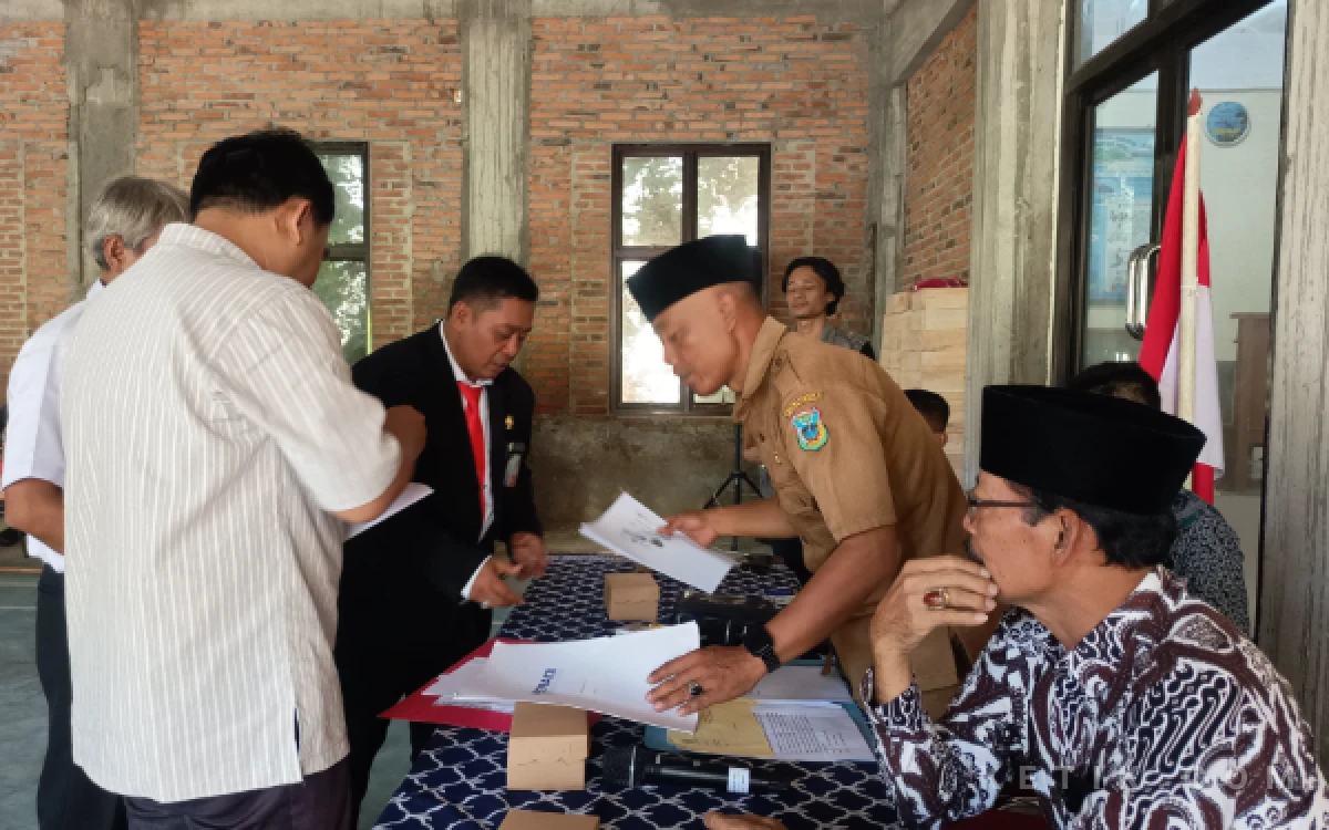 Thumbnail Berita - Warga Watukarung Pacitan Tuntut Transparansi Dana BUMDes, Endus Dugaan Penyelewengan