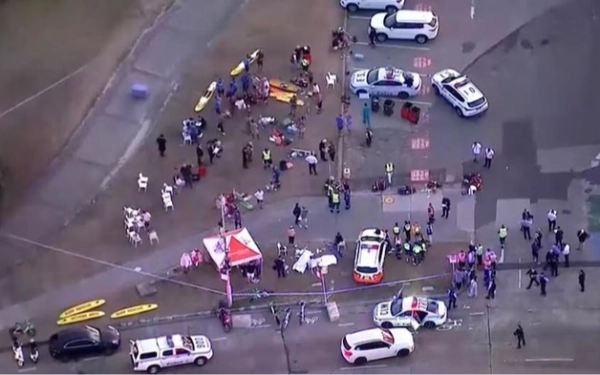 Thumbnail Berita - Penembakan Massal Pantai Bondi Jadi Duka Cita Nasional, Australia Kibarkan Bendera Setengah Tiang