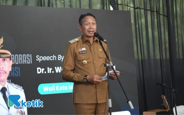 Thumbnail Wali Kota Malang Wahyu Hidayat memberikan sambutan di acara puncak Anniversary ke-3 Ketik.com di Graha Ketik, Kota Malang, 9 September 2025. (Foto: Khaesar/Ketik)