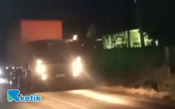 Thumbnail Berita - Jalan Desa Terancam Rusak, Warga Taman Minta Pemkab Bondowoso Tindak Tegas Truk Bermuatan Berat