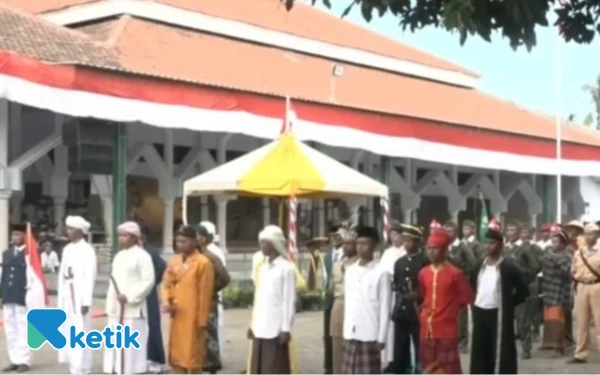 Thumbnail Berita - Khidmat! Ribuan Santri Walisongo Situbondo Gelar Upacara HUT Ke-80 RI