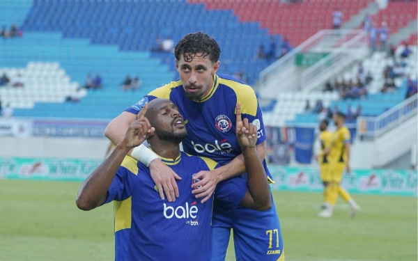 Thumbnail Berita - Joel Vinicius dan Gustavo Franca Bawa Arema FC Bekuk Semen Padang Tiga Gol Tanpa Balas