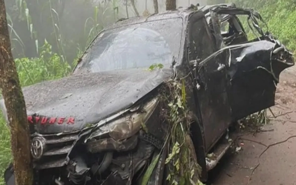 Thumbnail Berita - Mobil Fortuner Masuk Jurang Ngadas Kabupaten Malang, 2 Penumpang Tewas