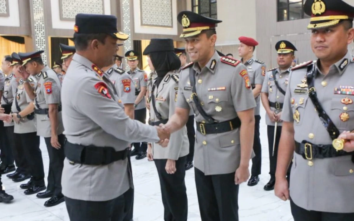 Thumbnail Berita - Daftar Mutasi Polda Jatim Juli 2026, 26 PJU dan Kapolres Resmi Berganti Jabatan